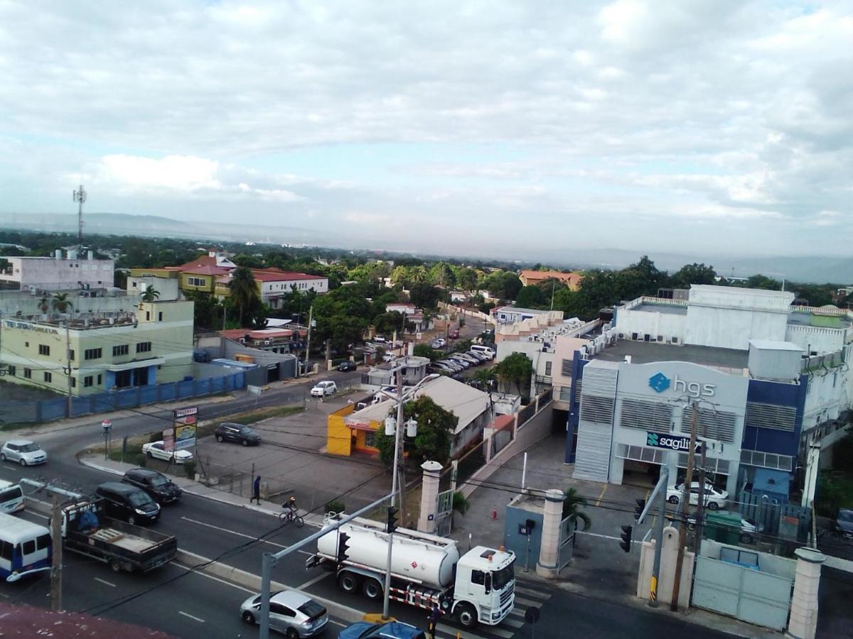 Nice Oakwood Constant Spring Rd Apt Apartment Kingston Ngoại thất bức ảnh